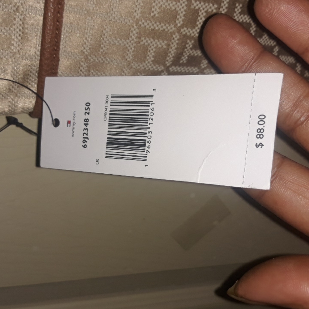 Tommy Hilfiger Crossbody Purse - Picture 4 of 8